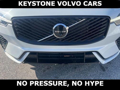 Crystal White 2026 Volvo XC60 Plug-In Hybrid T8 Ultra