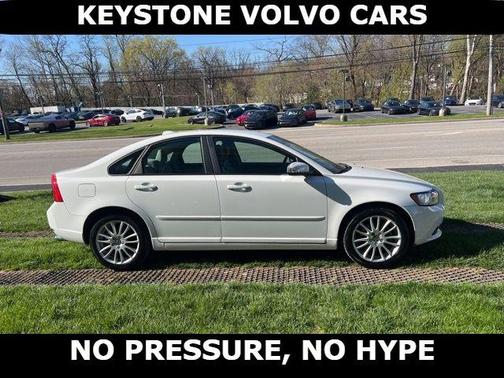 Ice White 2011 Volvo S40 T5