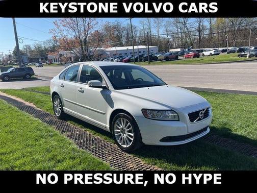 Ice White 2011 Volvo S40 T5