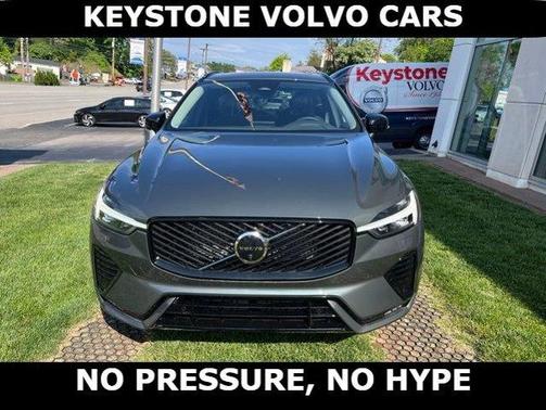Forest Green 2026 Volvo XC60 B5 Plus