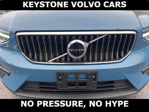 2025 Volvo XC40 B5 Core Bright Theme