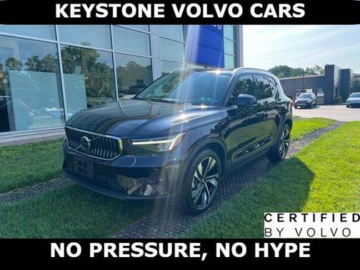 Onyx Black 2023 Volvo XC40 B5 Plus Bright Theme