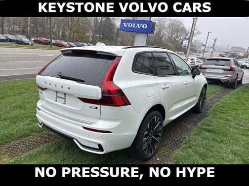 Crystal White 2026 Volvo XC60 B5 Ultra