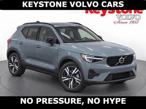 Forest Green 2026 Volvo XC40 B5 Core
