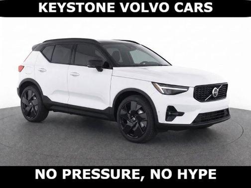 Crystal White 2026 Volvo XC40 B5 Ultra Black Edition