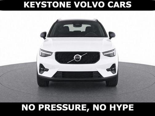 Crystal White 2026 Volvo XC40 B5 Ultra Black Edition