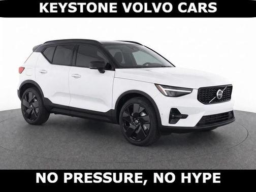 Crystal White 2026 Volvo XC40 B5 Ultra Black Edition