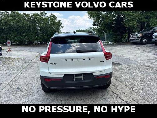 Crystal White 2026 Volvo XC40 B5 Ultra Black Edition