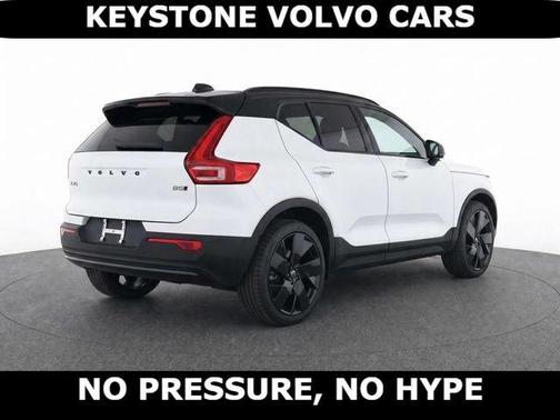 Crystal White 2026 Volvo XC40 B5 Ultra Black Edition