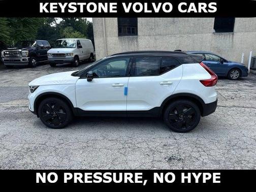 Crystal White 2026 Volvo XC40 B5 Ultra Black Edition