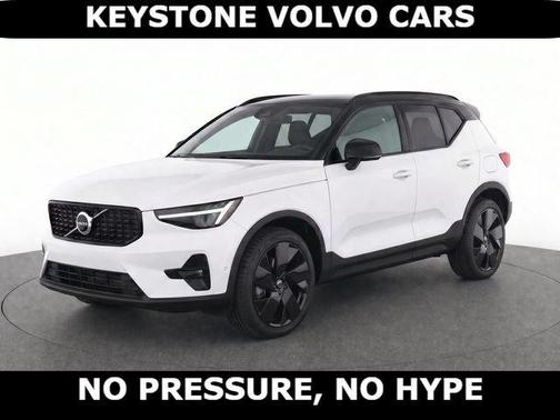 Crystal White 2026 Volvo XC40 B5 Ultra Black Edition