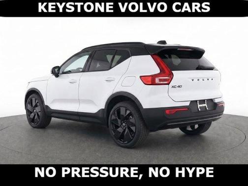 Crystal White 2026 Volvo XC40 B5 Ultra Black Edition