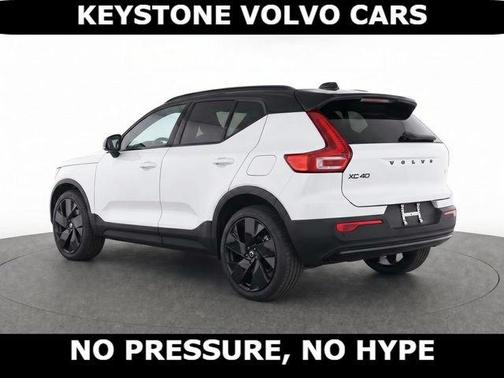 Crystal White 2026 Volvo XC40 B5 Ultra Black Edition
