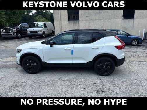 Crystal White 2026 Volvo XC40 B5 Ultra Black Edition