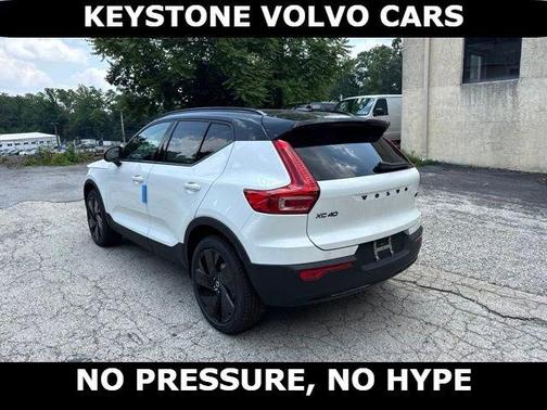 Crystal White 2026 Volvo XC40 B5 Ultra Black Edition