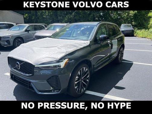Forest Green 2026 Volvo XC60 B5 Ultra