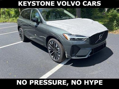 Forest Green 2026 Volvo XC60 B5 Ultra
