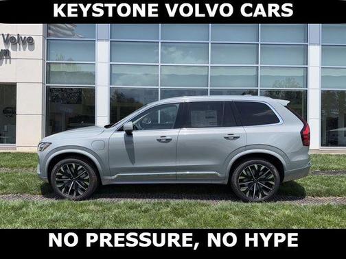 Vapour Grey 2026 Volvo XC90 Plug-In Hybrid T8 Plus 7-Seater