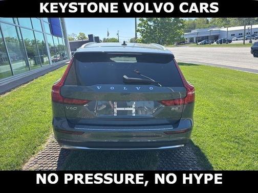 Forest Green 2026 Volvo V60 Cross Country B5 Ultra