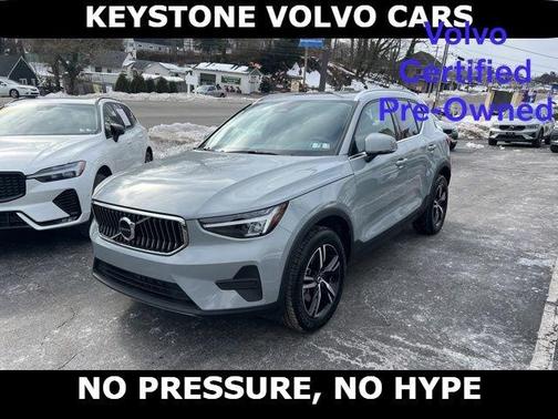 2025 Volvo XC40 B5 Core Bright Theme