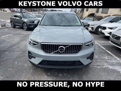 2025 Volvo XC40 B5 Core Bright Theme