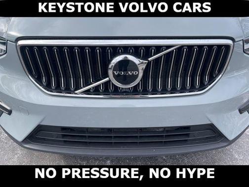 2025 Volvo XC40 B5 Core Bright Theme