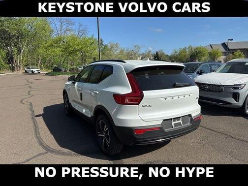 Crystal White 2026 Volvo XC40 B5 Core