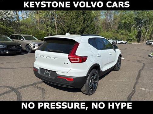 Crystal White 2026 Volvo XC40 B5 Core