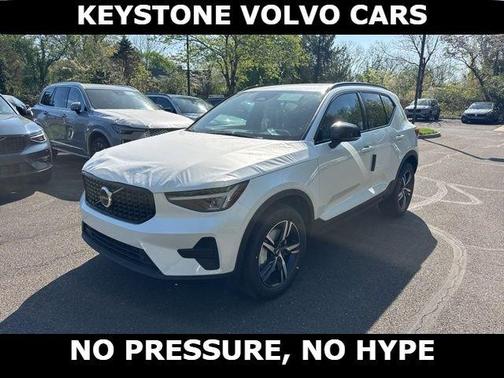Crystal White 2026 Volvo XC40 B5 Core