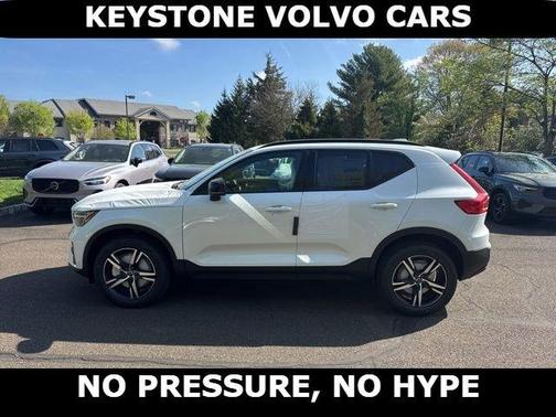 Crystal White 2026 Volvo XC40 B5 Core