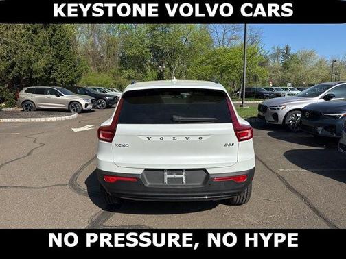Crystal White 2026 Volvo XC40 B5 Core