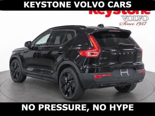 Ultra Black 2026 Volvo XC40 B5 Ultra Black Edition