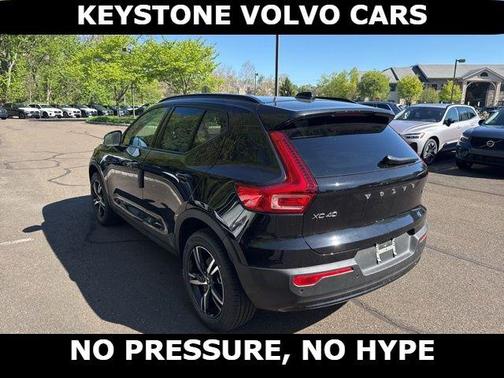 Onyx Black 2026 Volvo XC40 B5 Core