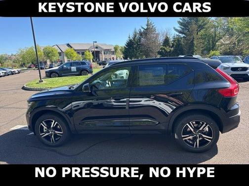 Onyx Black 2026 Volvo XC40 B5 Core