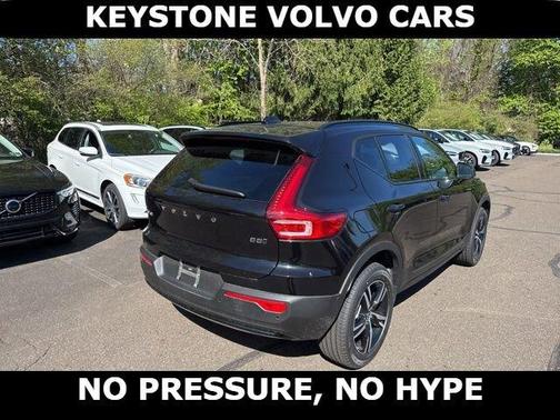Onyx Black 2026 Volvo XC40 B5 Core