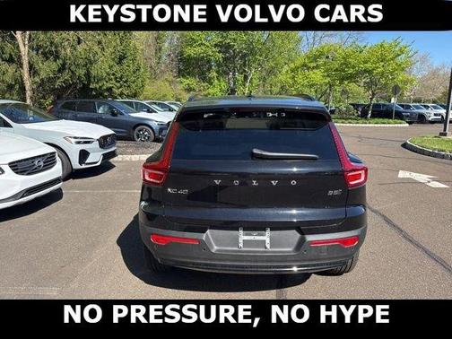 Onyx Black 2026 Volvo XC40 B5 Core