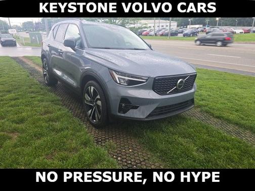 2023 Volvo XC40 B5 AWD Plus Dark