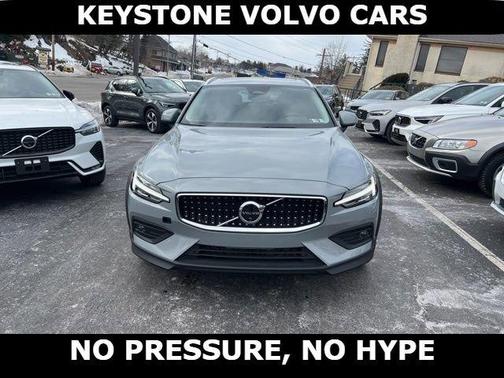 2025 Volvo V60 Cross Country B5 Plus