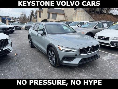 2025 Volvo V60 Cross Country B5 Plus