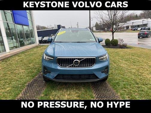 2024 Volvo XC40 B5 Plus Bright Theme