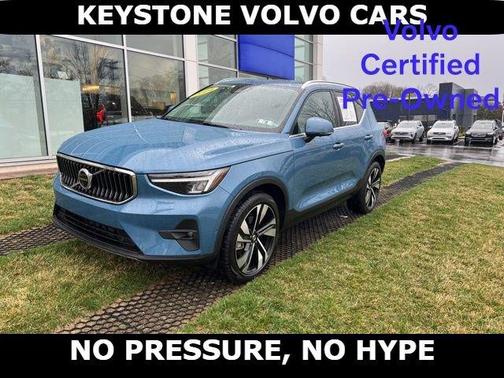 2024 Volvo XC40 B5 Plus Bright Theme