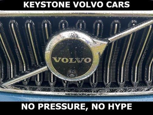 2024 Volvo XC40 B5 Plus Bright Theme