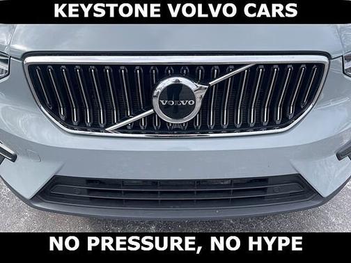 2025 Volvo XC40 Core