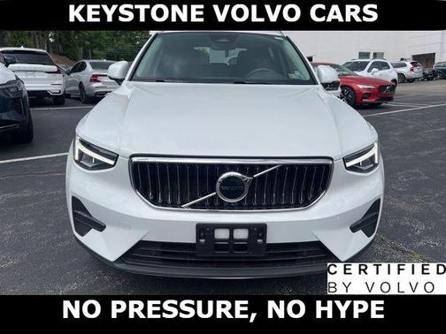 White 2025 Volvo XC40 B5 Core Bright Theme