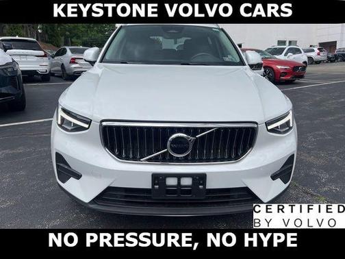 White 2025 Volvo XC40 B5 Core Bright Theme
