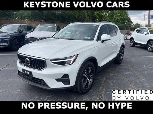White 2025 Volvo XC40 B5 Core Bright Theme