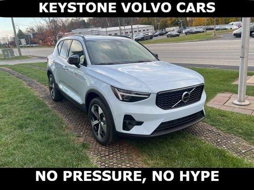 Cloud 9 White 2026 Volvo XC40 B5 Plus