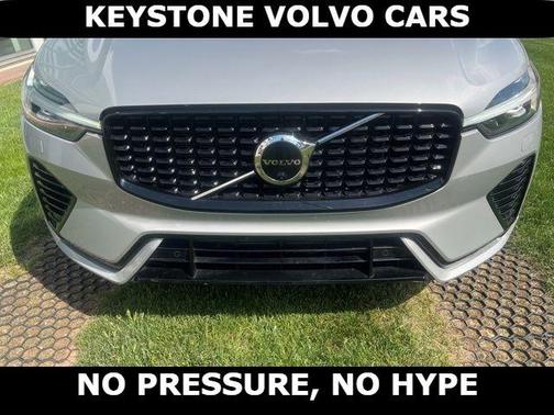 Silver 2022 Volvo XC60 Recharge Plug-In Hybrid T8 R-Design Extended Range
