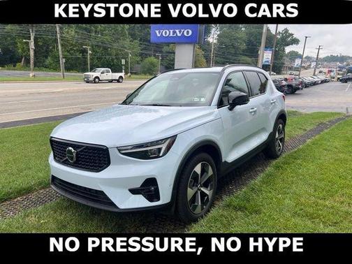Cloud 9 White 2026 Volvo XC40 B5 Plus