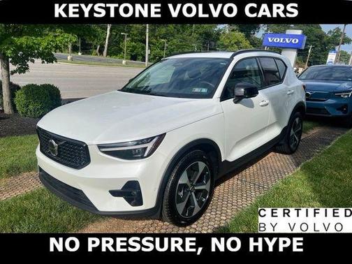 Crystal White 2026 Volvo XC40 B5 Plus